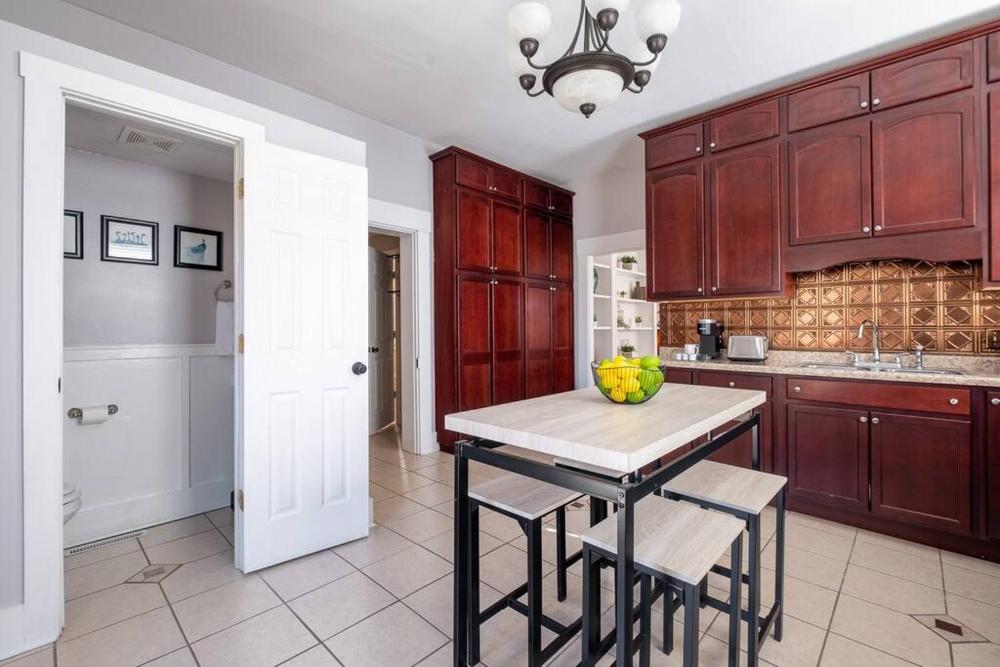Walkable Downtown Columbus Historic Home, FREE Bikes to use